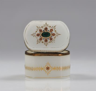 Coffret en opaline
Poids: 245 g
Région: France
Dimensions:...