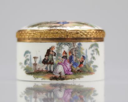 Meissen Boîte à priser décor polychrome sur...
