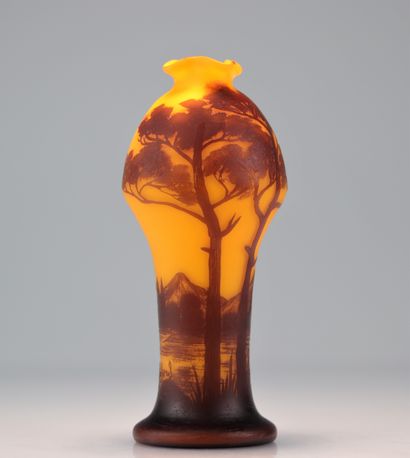 Richard vase à décor de paysage
Poids: 430...
