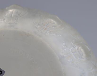 René LALIQUE (1860-1945). *Vase en cristal...