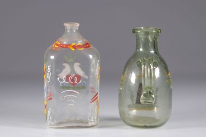 Bouteilles (2) allemande en verre peint 18ème
Poids:...