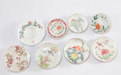 Lot of 8 small plates in Chinese porcelain
Weight:...