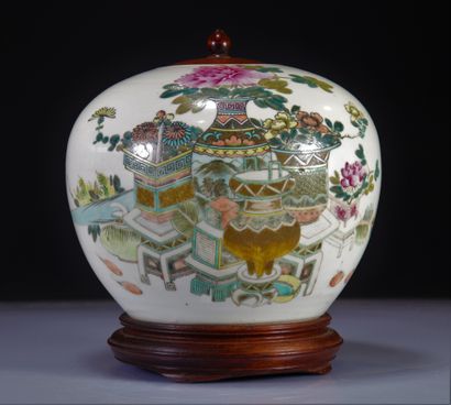 Potiche covered in Chinese porcelain
Weight:...