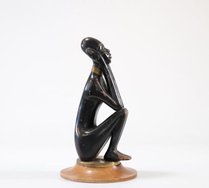 Sculpture africaniste en bois sculptée
Poids:...