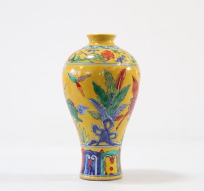 Meiping vase with dragon decoration on a...