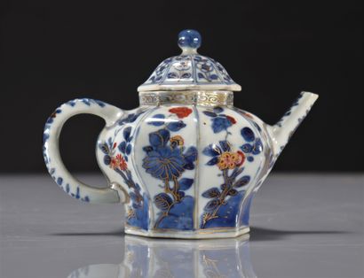18th century Chinese porcelain teapot
Weight:...