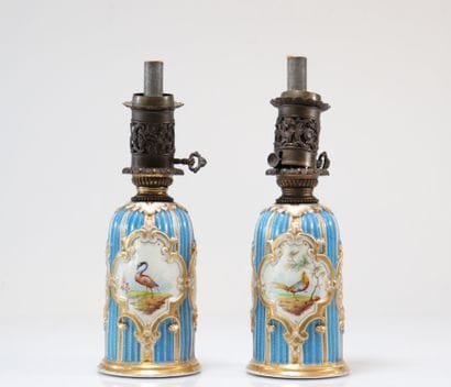 Paire de lampes en porcelaine de Paris
Poids:...