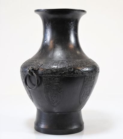 Large Chinese bronze vase with archaic decoration
Weight:...