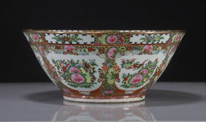 Imposing Canton porcelain cup
Weight: 2.34...