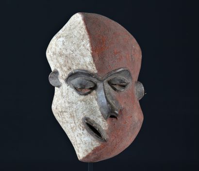 Wooden mask. Hang. congo.
Weight: 500 g
Region:...