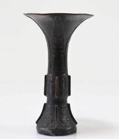 Chinese archaic bronze vase probably Ming
Weight:...