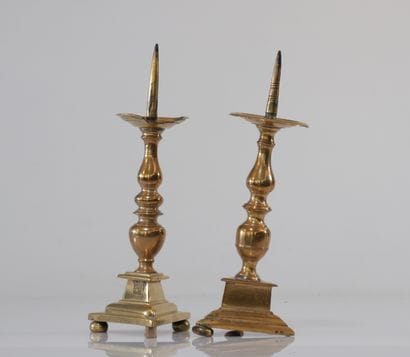 Lot de 2 bougeoirs en laitons
Poids: 2.29...