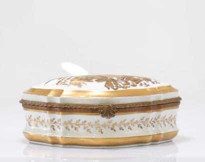 porcelain box
Weight: 1.48 kg
Sizes: H=120mm...