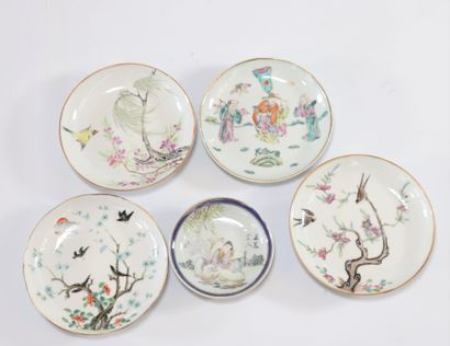 Set of 5 Chinese porcelain plates
Weight:...