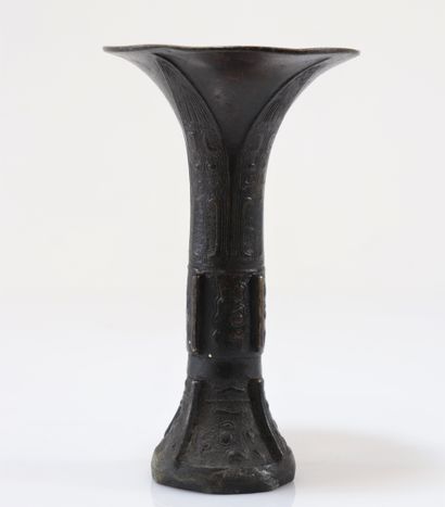 Chinese archaic bronze vase probably Ming
Weight:...