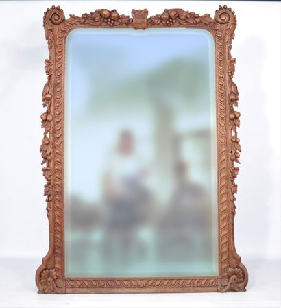 Imposing carved wooden mirror
Weight: 59.20...
