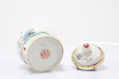 Covered potiche in porcelain from the Republic...