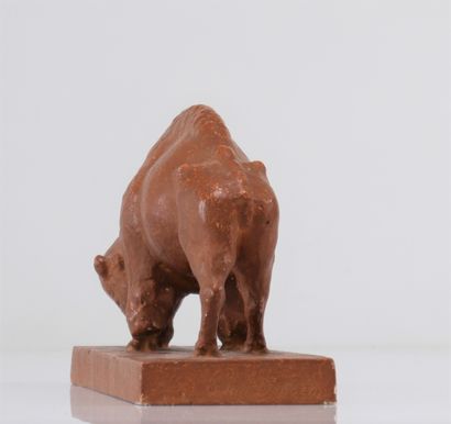 Olivier Van Dongen. Bison en terre cuite....