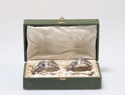 Sel et poivre en argent
Poids: 290 g
Dimensions:...