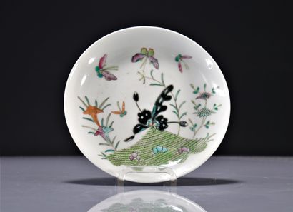 Chinese porcelain plate with tobacco flower...