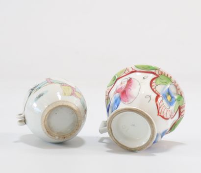 Lot of 2 Chinese porcelains
Weight: 1.00...