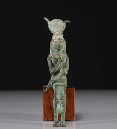 Egyptian bronze sculpture
Weight: 440 g
Region:...
