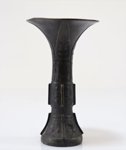 Chinese archaic bronze vase probably Ming
Weight:...