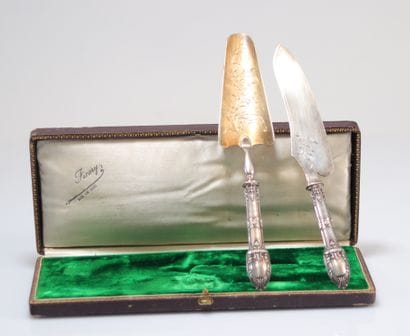 Couverts en argent
Poids: 635 g
Dimensions:...