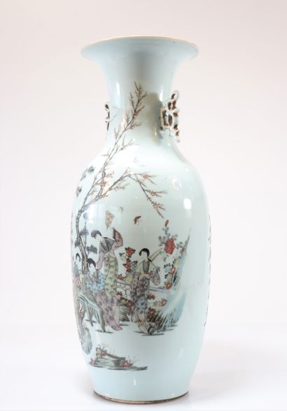 Chinese porcelain vase decorated with women
Weight:...