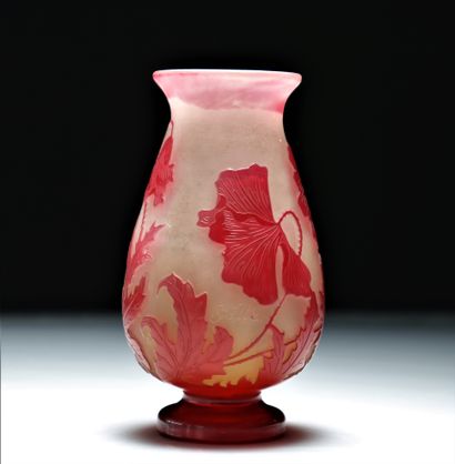 1920 Gallé vase decorated with poppies
Weight:...
