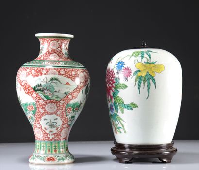 Lot of 2 Chinese porcelain vases
Weight:...