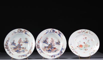Set of 3 Chinese Famille Rose plates XVII...