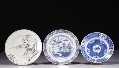 Lot of 3 Chinese plates XVII and XVIII th...