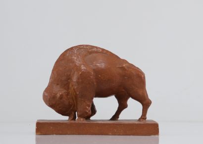 Olivier Van Dongen. Bison en terre cuite....