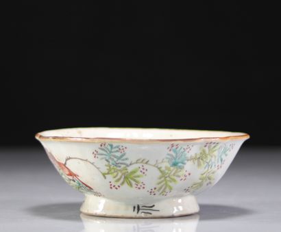 Artist's Signature Chinese Porcelain Dish
Weight:...