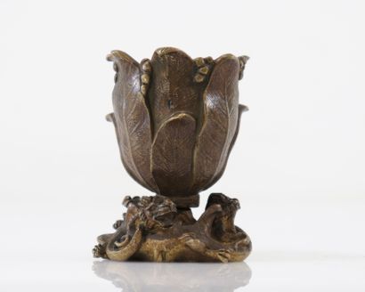 Asian-inspired bronze sculpture
Weight: 470...