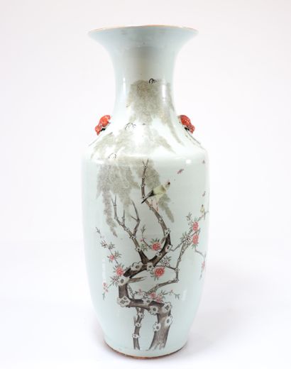 Chinese porcelain vase decorated with birds
Weight:...