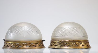 Paire de plafonniers cristal et bronze doré
Poids:...