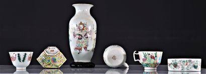 Lot of 6 Chinese porcelains
Weight: 1.52...
