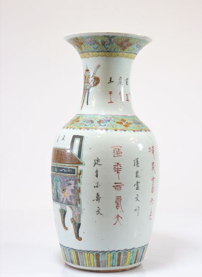 Porcelain vase decorated with furniture
Weight:...