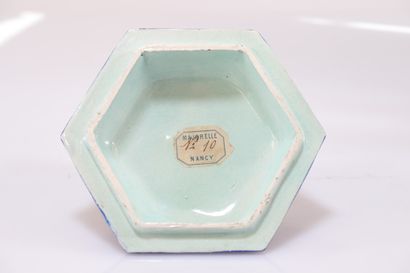 Covered pot in majolica Majorelle label
Weight:...