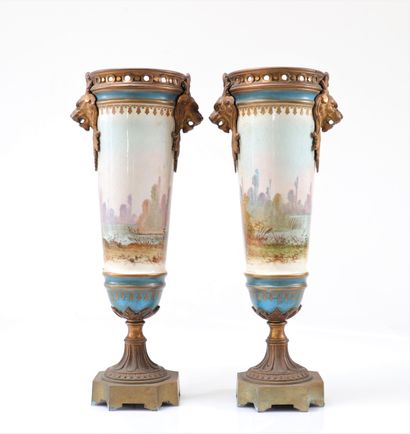 Pair of cassolettes in Sèvres
Weight: 3.70...