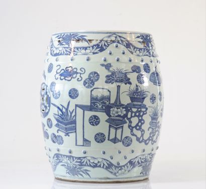 Chinese porcelain garden stool in blue. Qing...