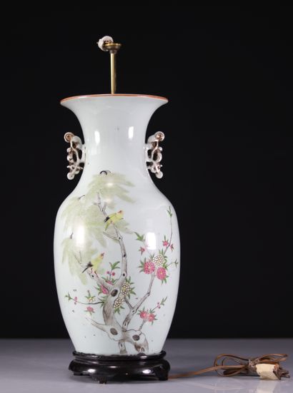 Chinese porcelain vase decorated with birds
Weight:...