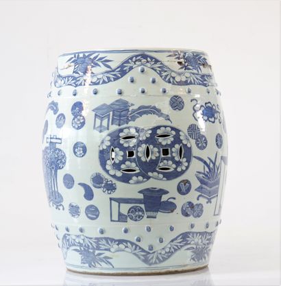 Chinese porcelain garden stool in blue. Qing...