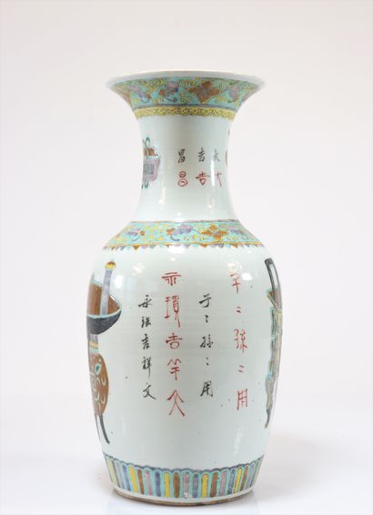 Porcelain vase decorated with furniture
Weight:...