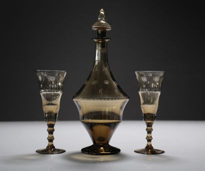 Daum Nancy. Carafe with stopper and 2 glasses....