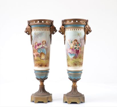 Pair of cassolettes in Sèvres
Weight: 3.70...