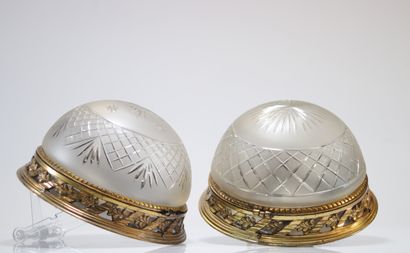 Paire de plafonniers cristal et bronze doré
Poids:...
