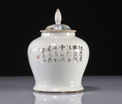 Chinese porcelain covered vase
Weight: 1.00...